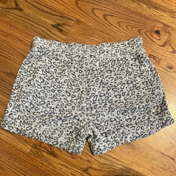 Active Life Shorts Active Life Shorts Size Large Snow Leopard